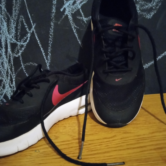 Kids Nike Air Max Thea 2.5Y  black mesh with pink accents foam midsole - Picture 8 of 11
